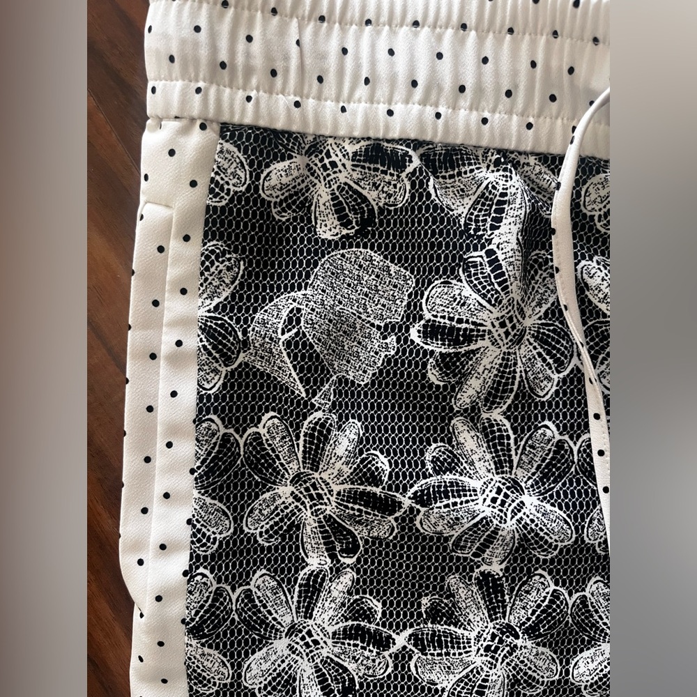 New Karl Lagerfeld Black & White Floral Mesh Wide-Leg Kids Pants size S - Picture 8 of 8